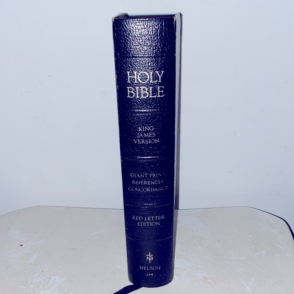 Holy Bible ✝️ king James version 👑 red letter edition 📕​​​​​